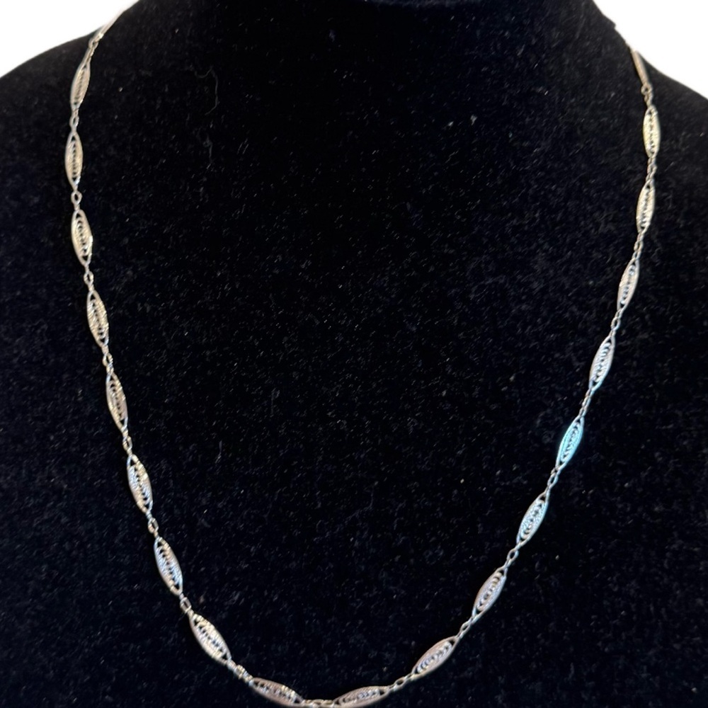 VTG Crown Trifari Silvertone Filigree Lace Links 24" Dainty Necklace Minimilist - Picture 2 of 16